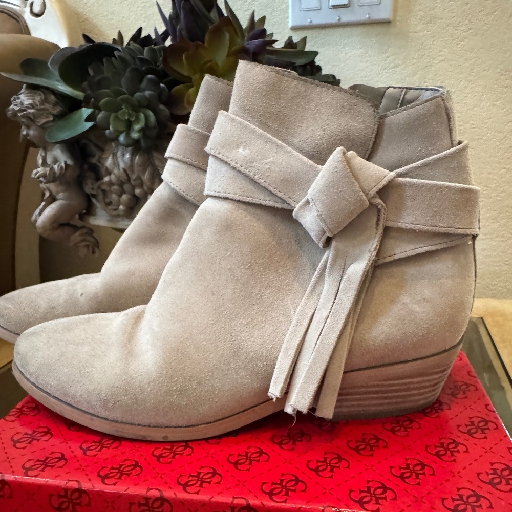 Women’s Guess Suede Camrin Bootie with Fringe Size 7